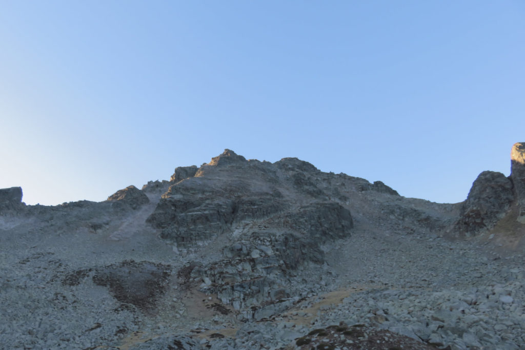 Cara norte del Pic de Rulhe con el recorrido de subida a la cima a la izquierda